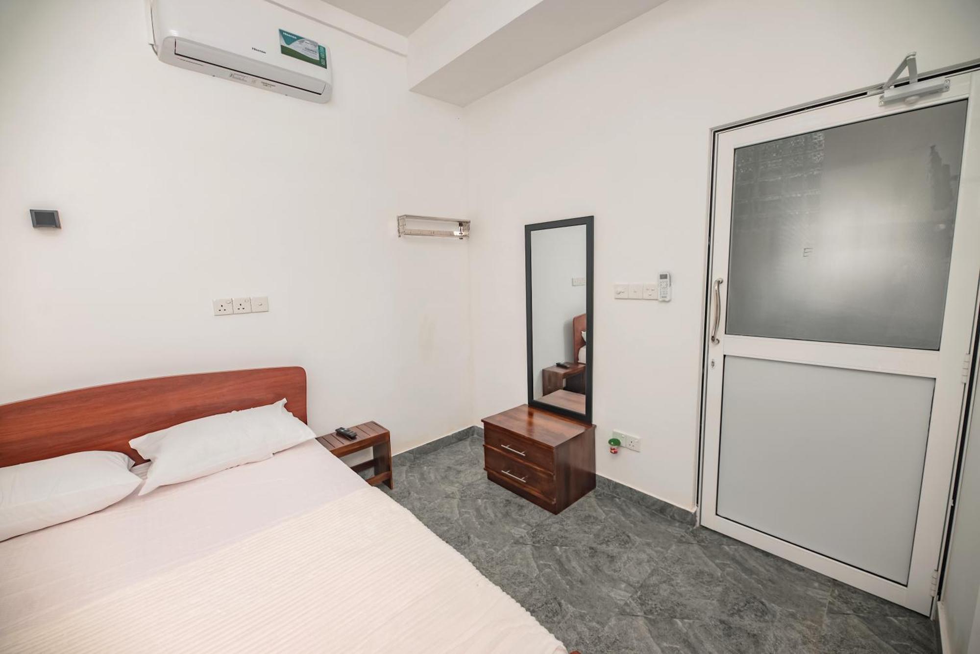 Nnr Wattala Hotel Kültér fotó