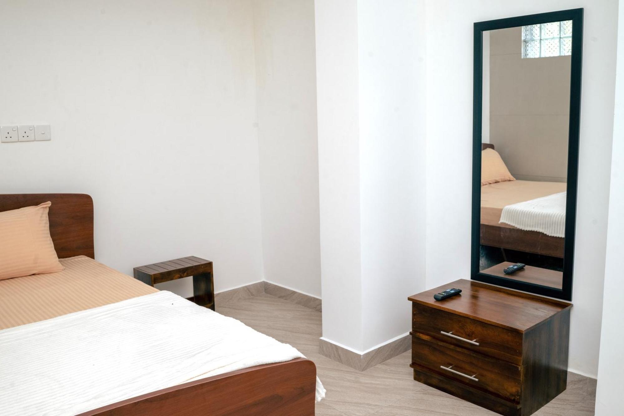 Nnr Wattala Hotel Kültér fotó